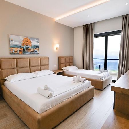 Hotel Roalb Radhimë エクステリア 写真