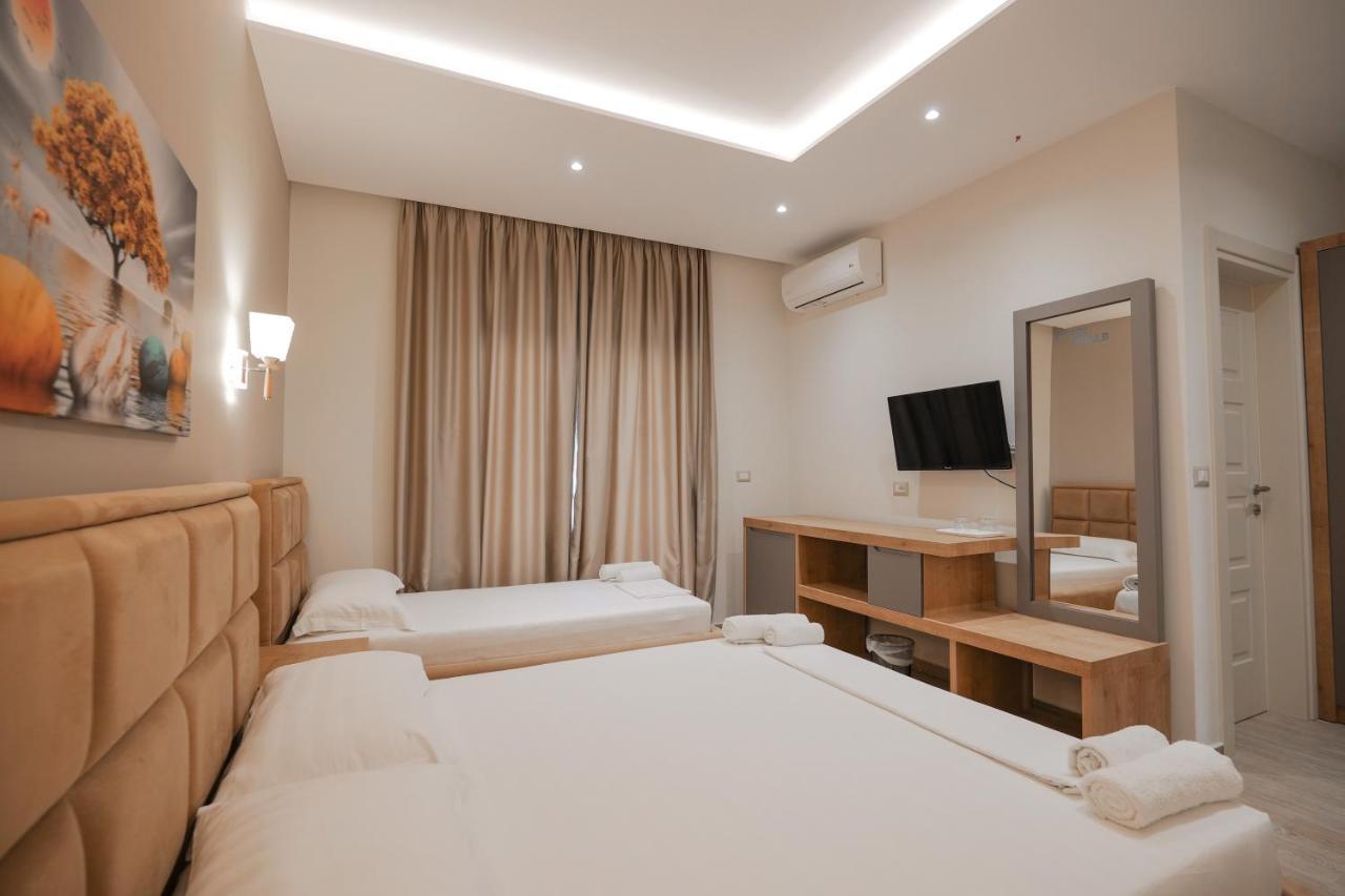 Hotel Roalb Radhimë エクステリア 写真