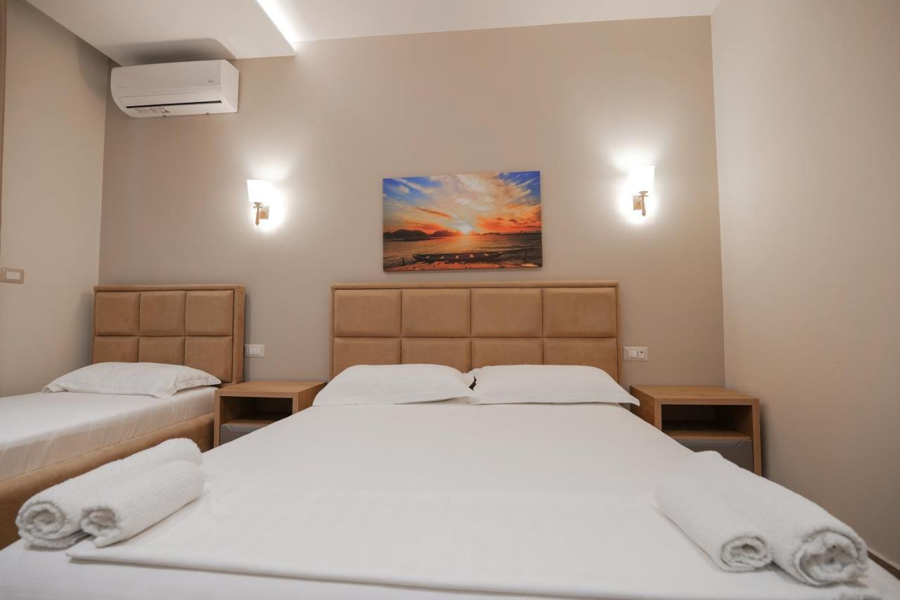 Hotel Roalb Radhimë エクステリア 写真