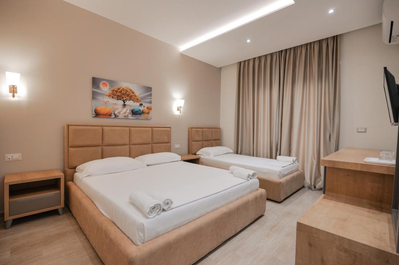 Hotel Roalb Radhimë エクステリア 写真