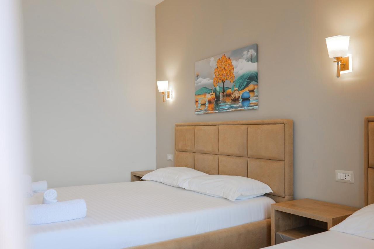 Hotel Roalb Radhimë エクステリア 写真
