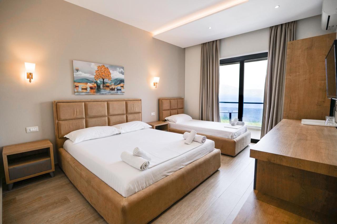 Hotel Roalb Radhimë エクステリア 写真