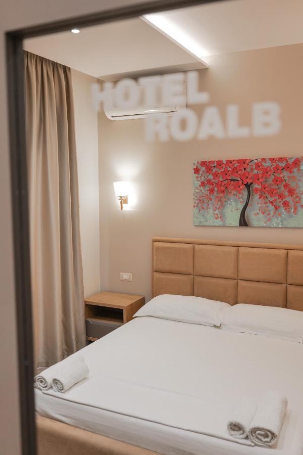 Hotel Roalb Radhimë エクステリア 写真