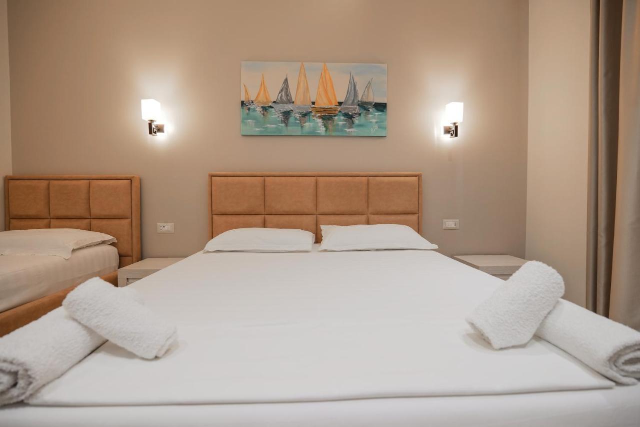 Hotel Roalb Radhimë エクステリア 写真