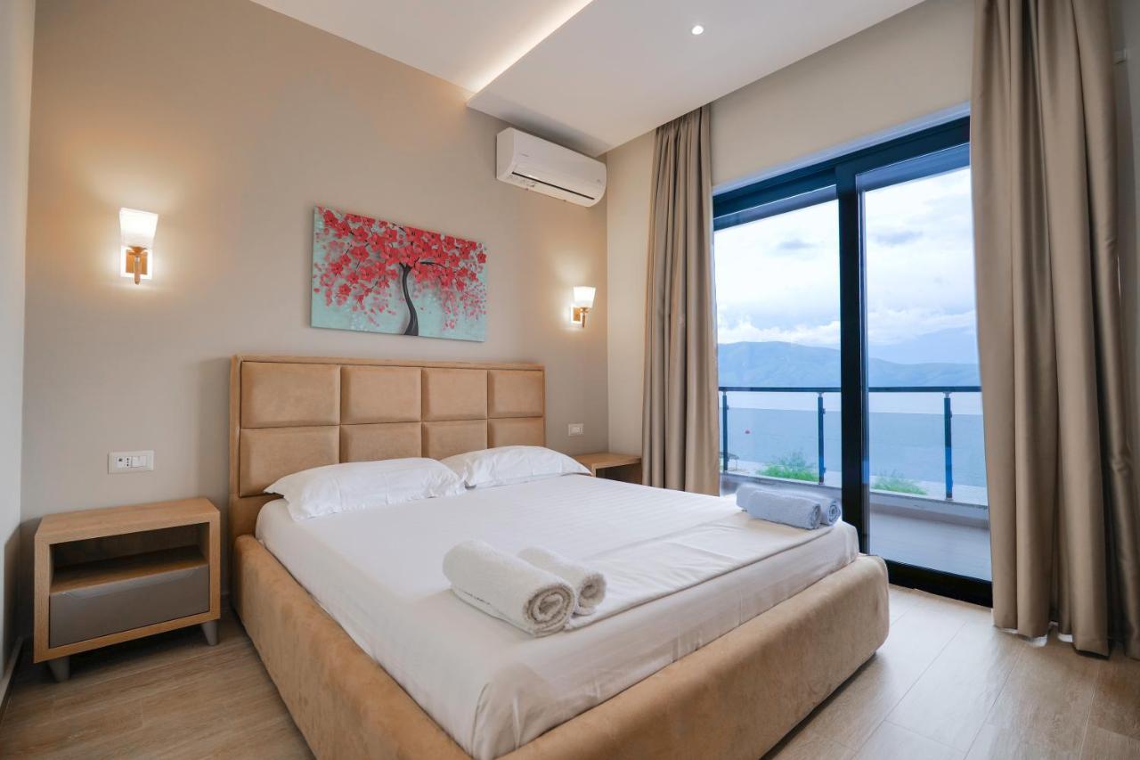 Hotel Roalb Radhimë エクステリア 写真