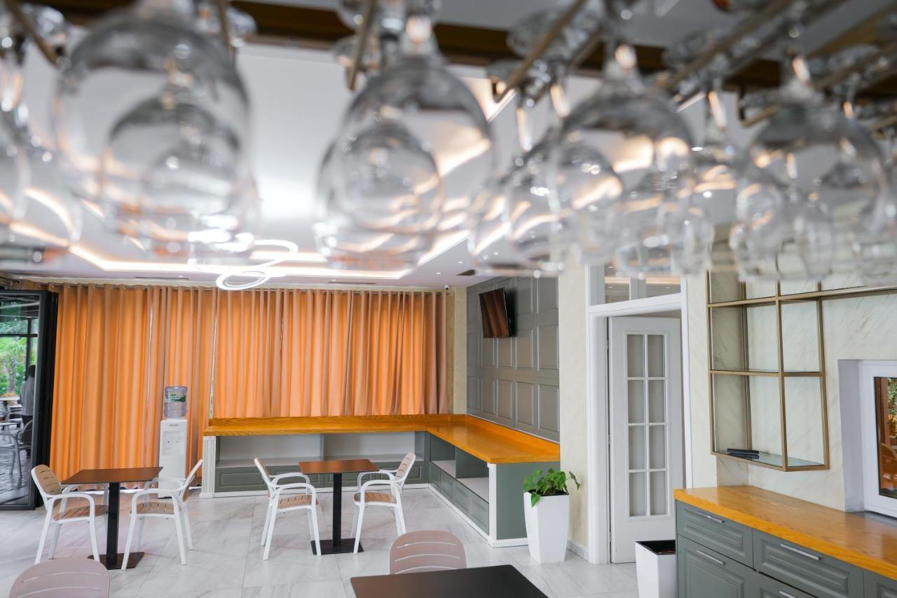 Hotel Roalb Radhimë エクステリア 写真