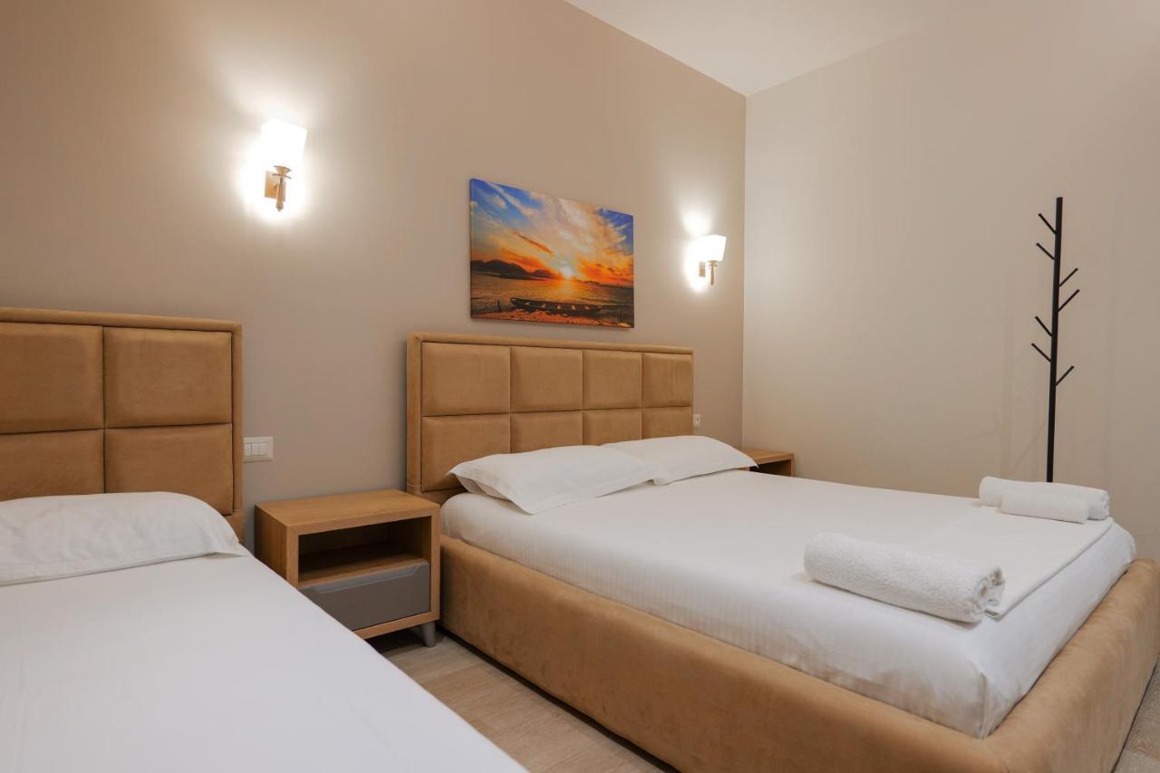 Hotel Roalb Radhimë エクステリア 写真