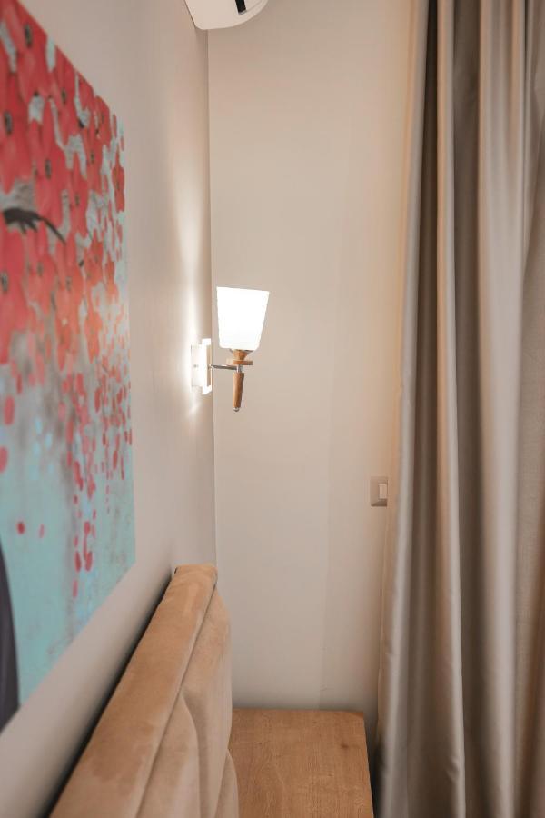 Hotel Roalb Radhimë エクステリア 写真