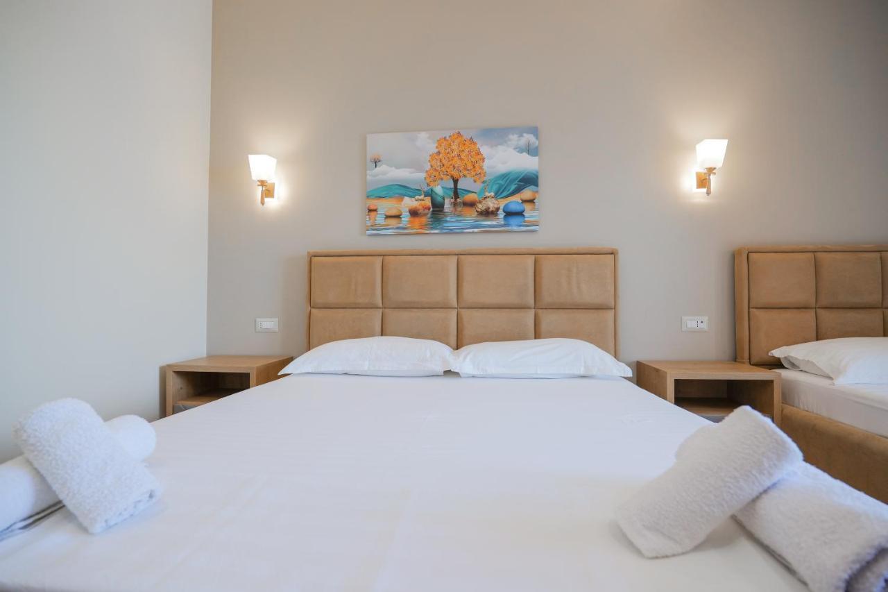 Hotel Roalb Radhimë エクステリア 写真