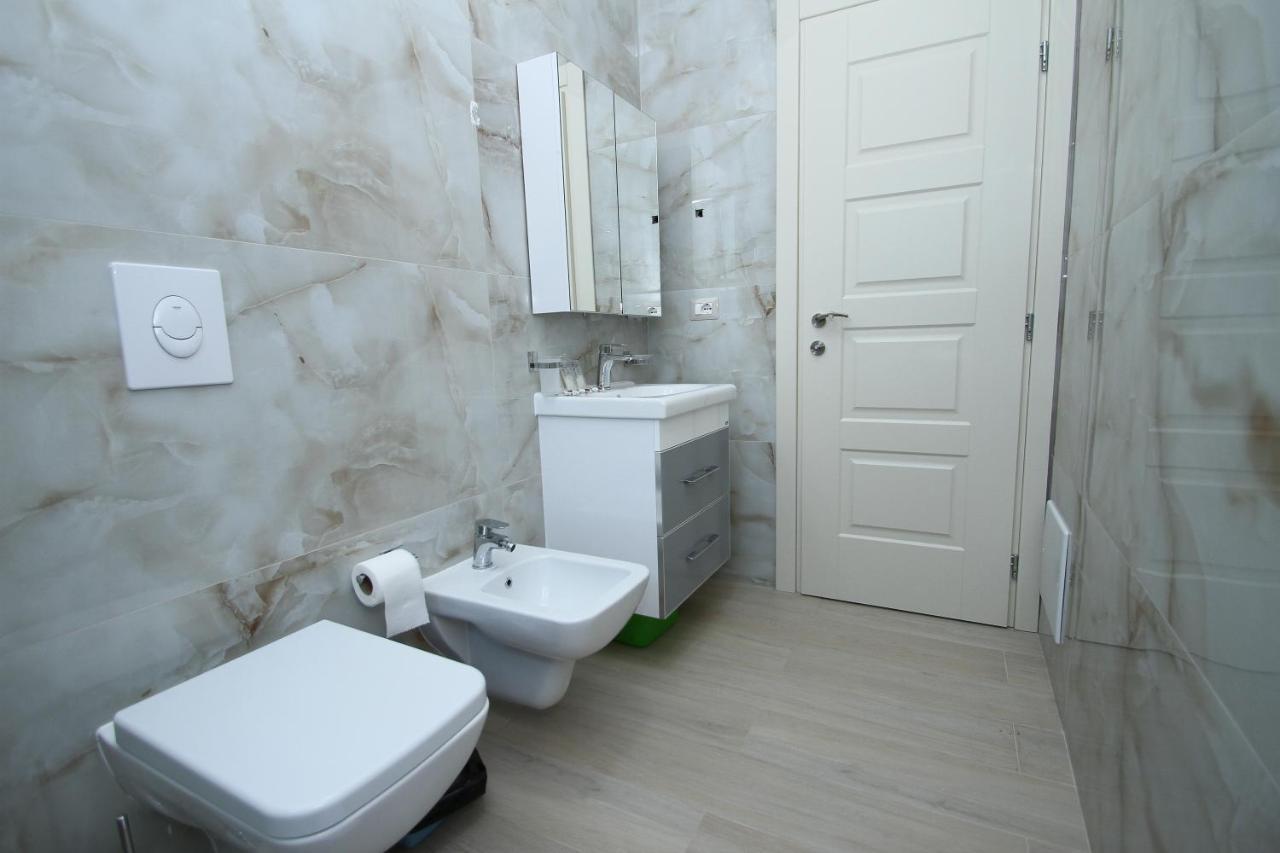 Hotel Roalb Radhimë エクステリア 写真