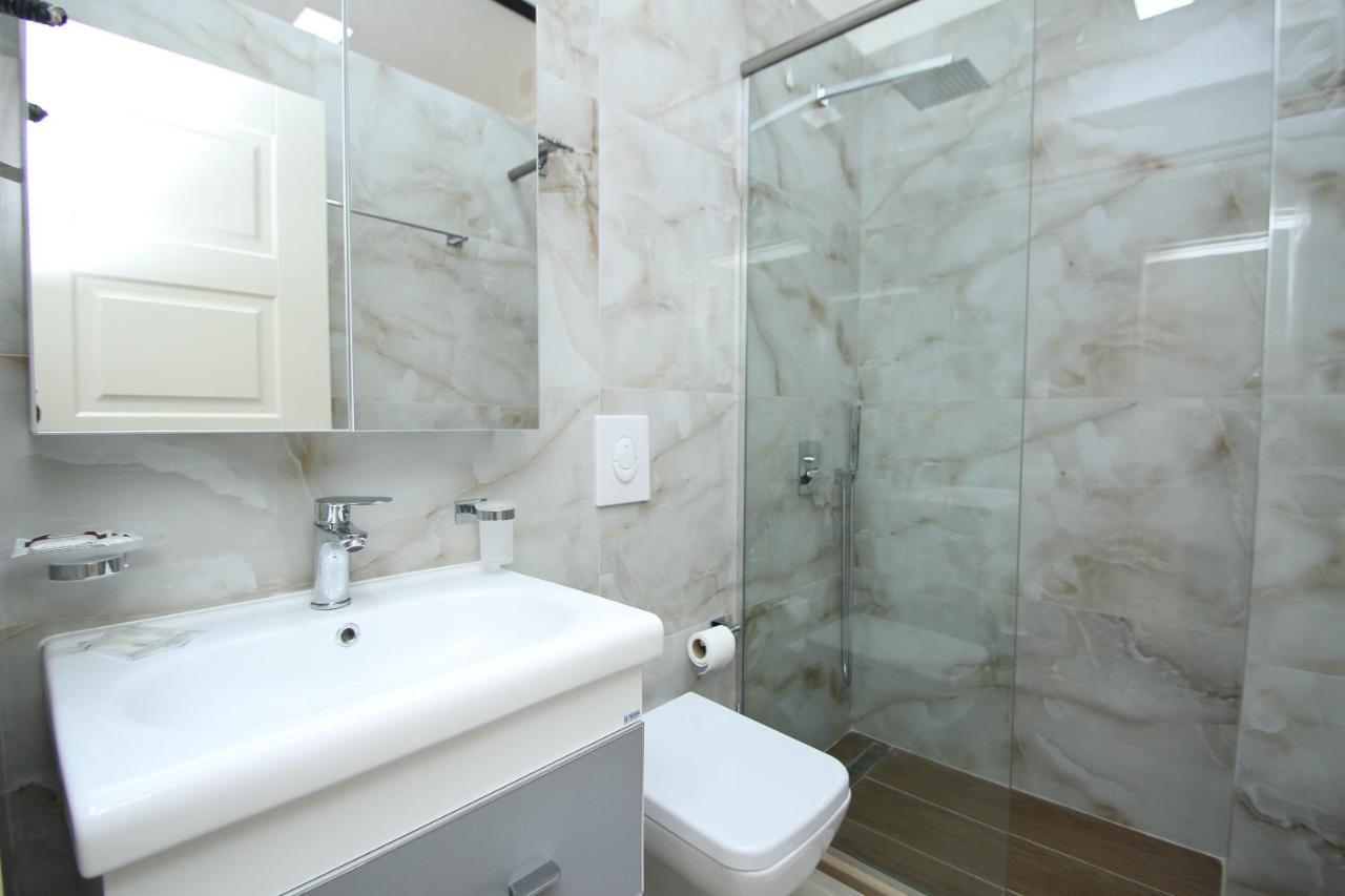 Hotel Roalb Radhimë エクステリア 写真